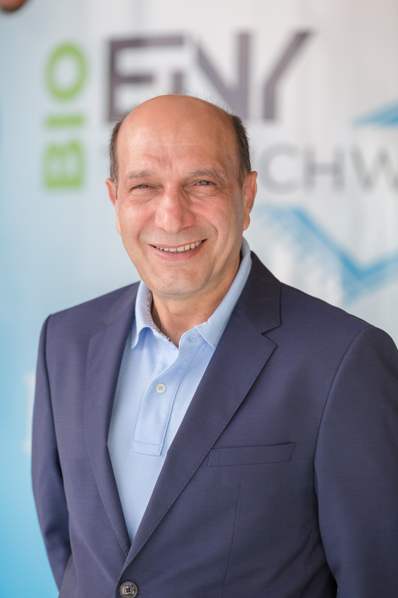 Bahram Einy, Teppich-Sachverständiger der Familie Einy GmbH